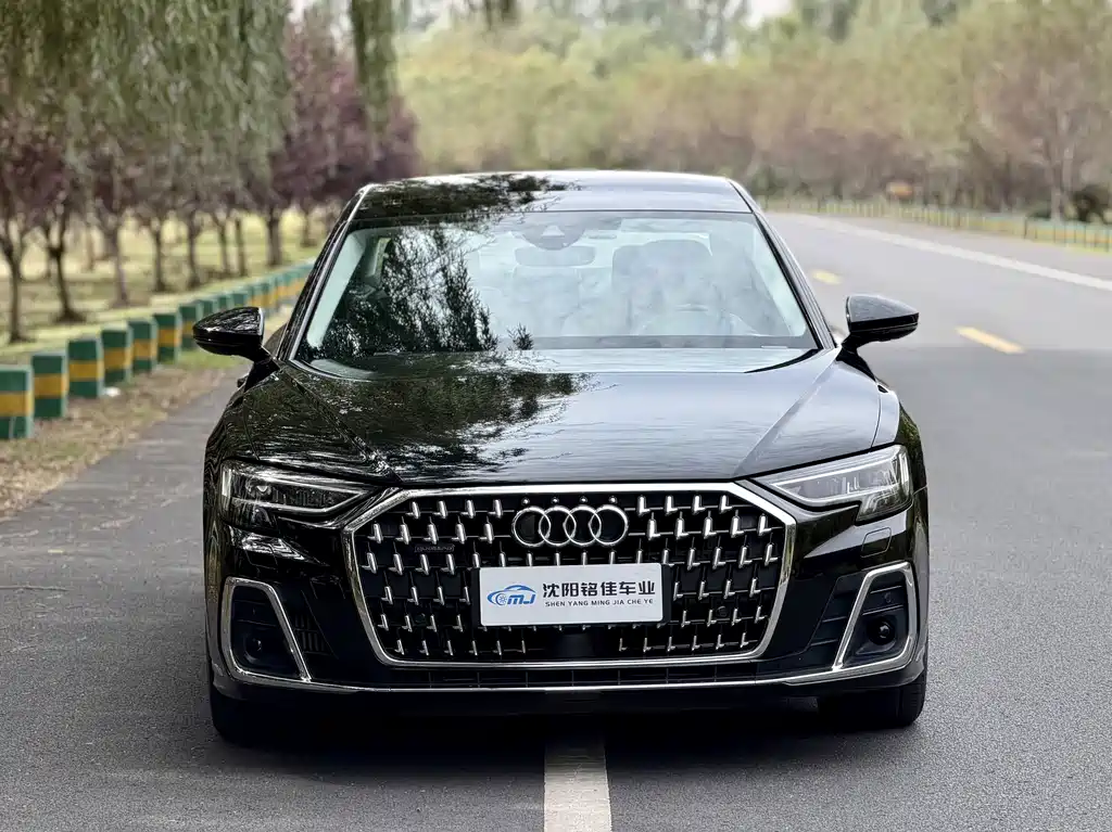 Audi A8 — фото 2