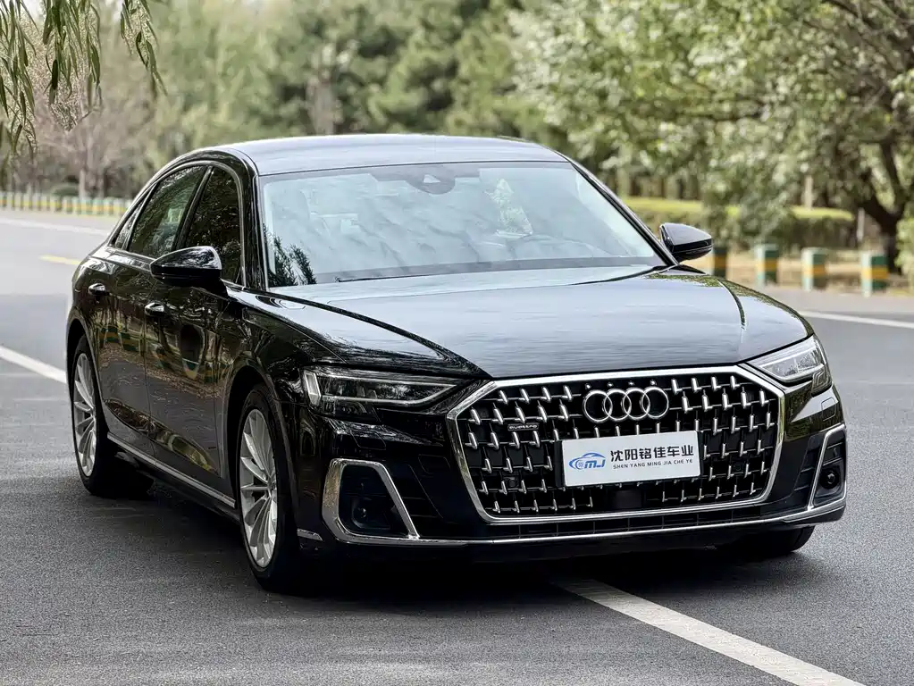 Audi A8 — фото 3
