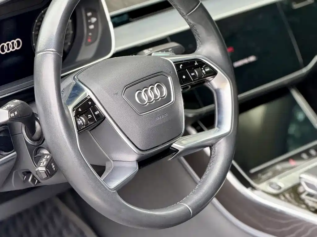 Audi A8 — фото 4