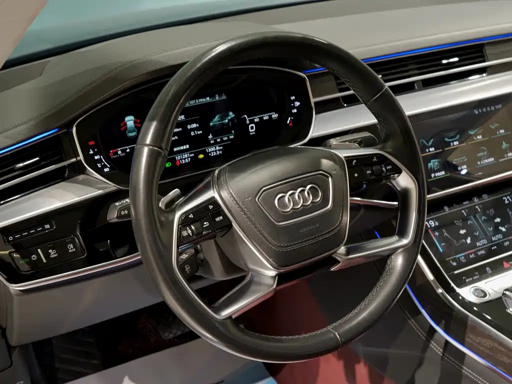 Audi A8 — фото 3