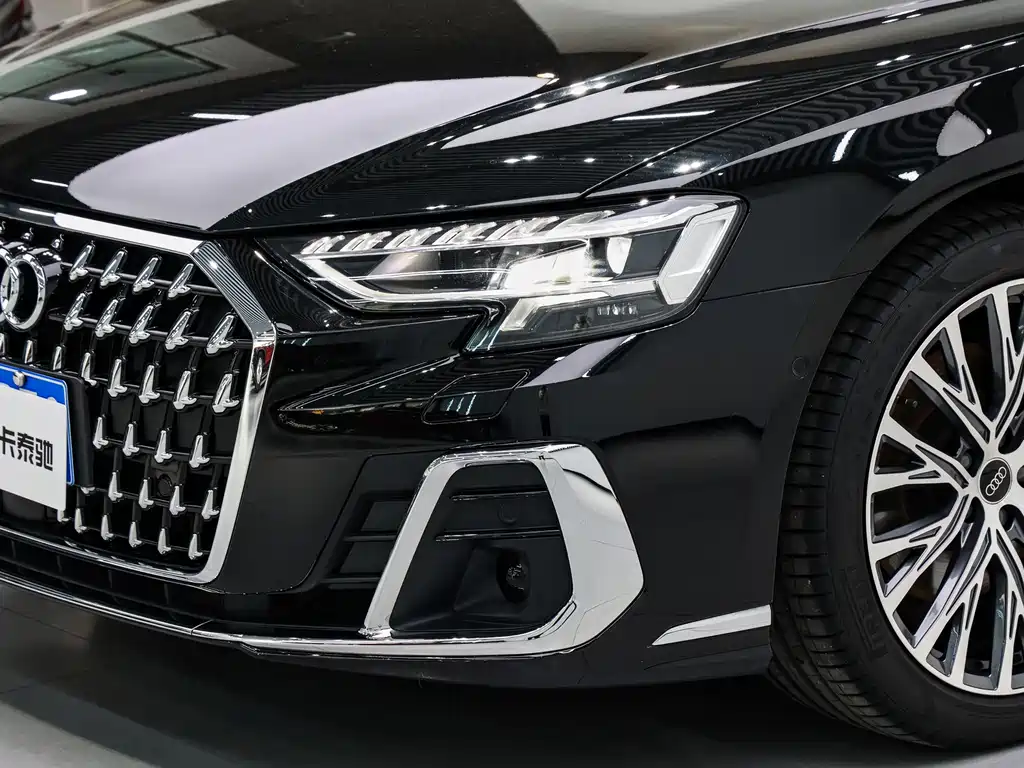 Audi A8 — фото 8