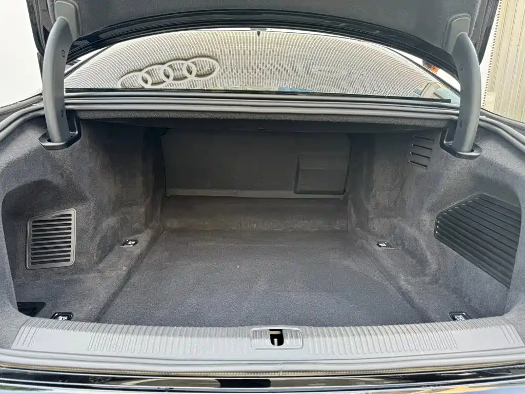 Audi A8 — фото 11