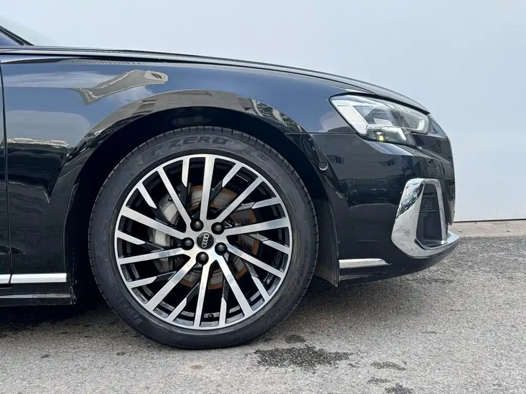 Audi A8 — фото 6