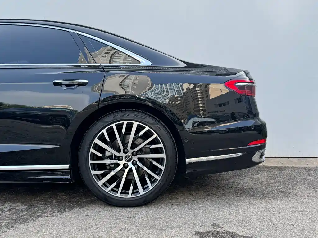 Audi A8 — фото 8
