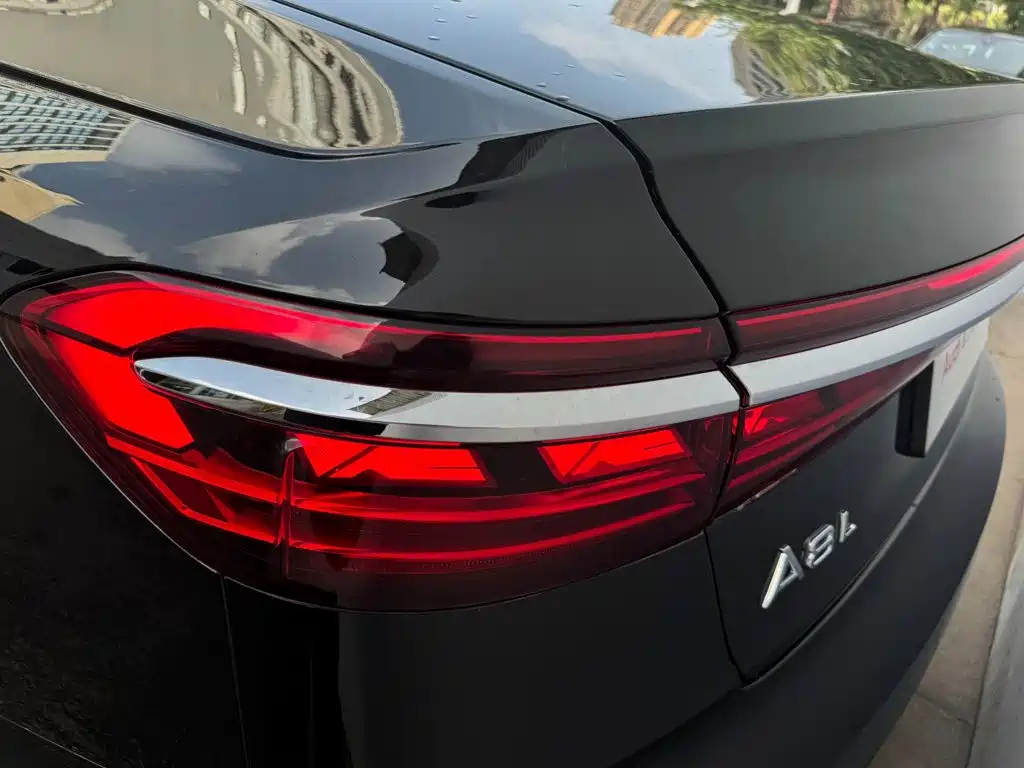 Audi A8 — фото 9