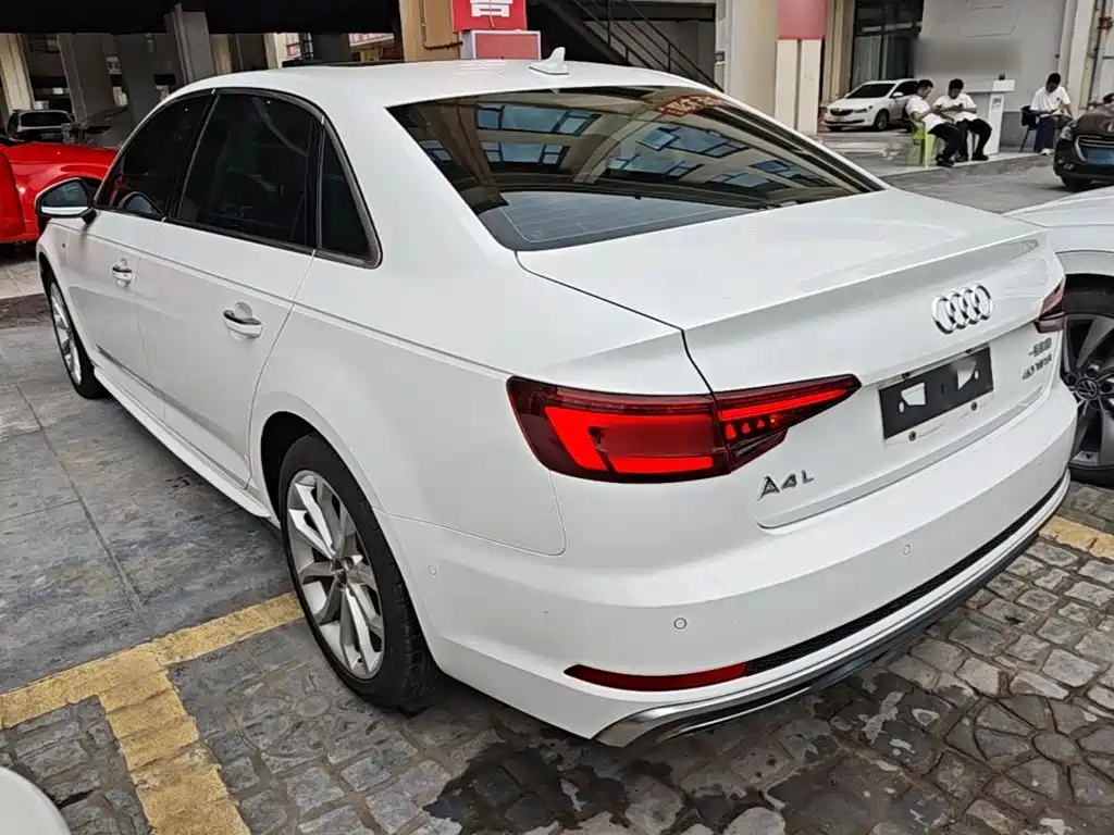 Audi A4L — фото 5