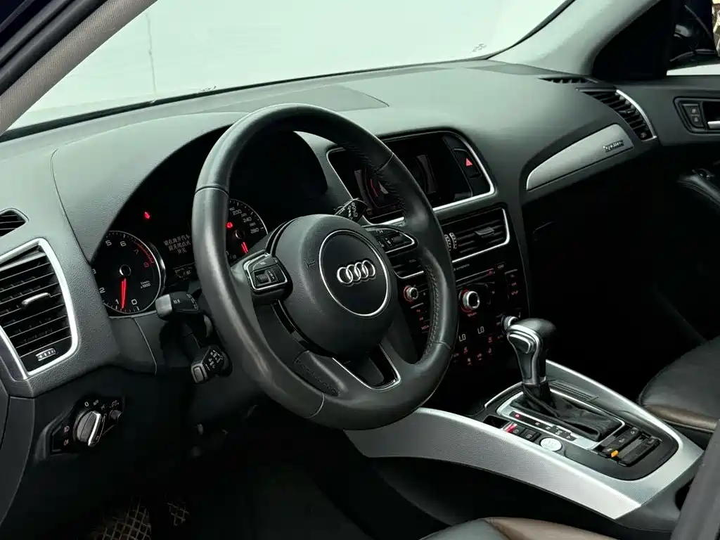 Audi Q5 — фото 6