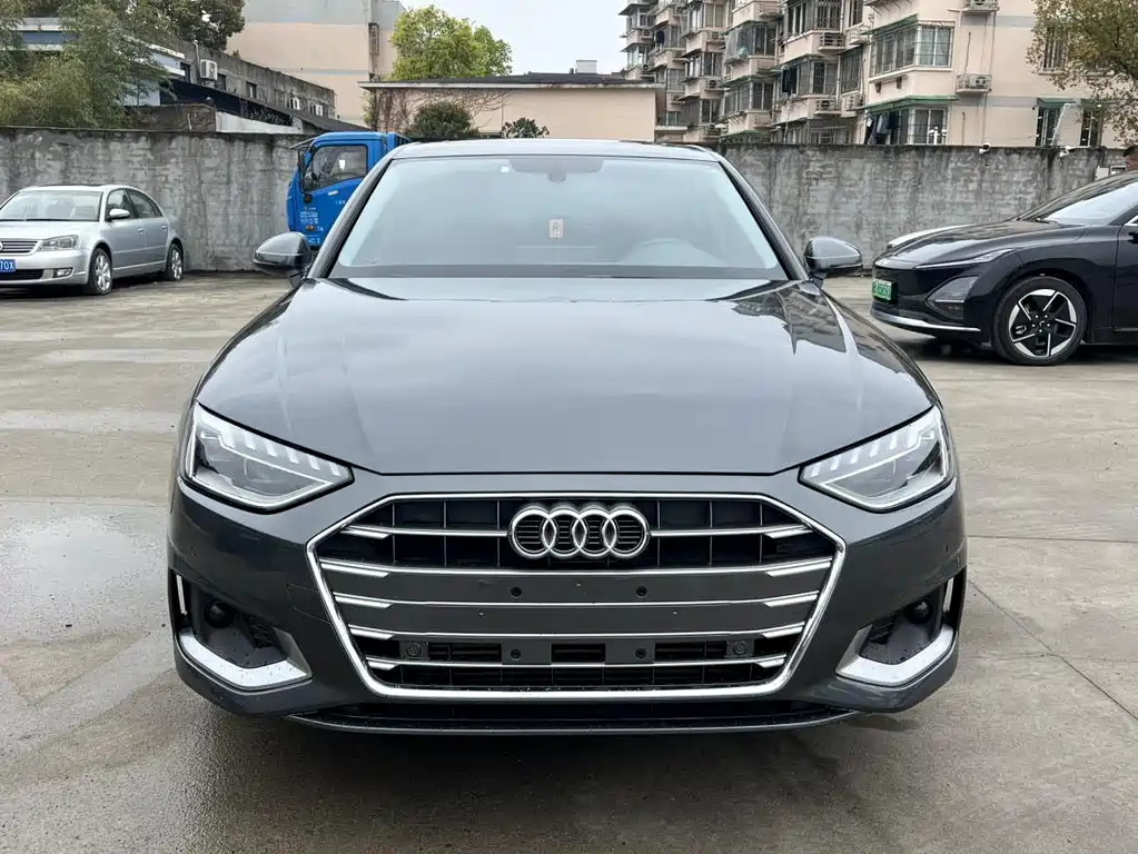 Audi A4L — фото 2