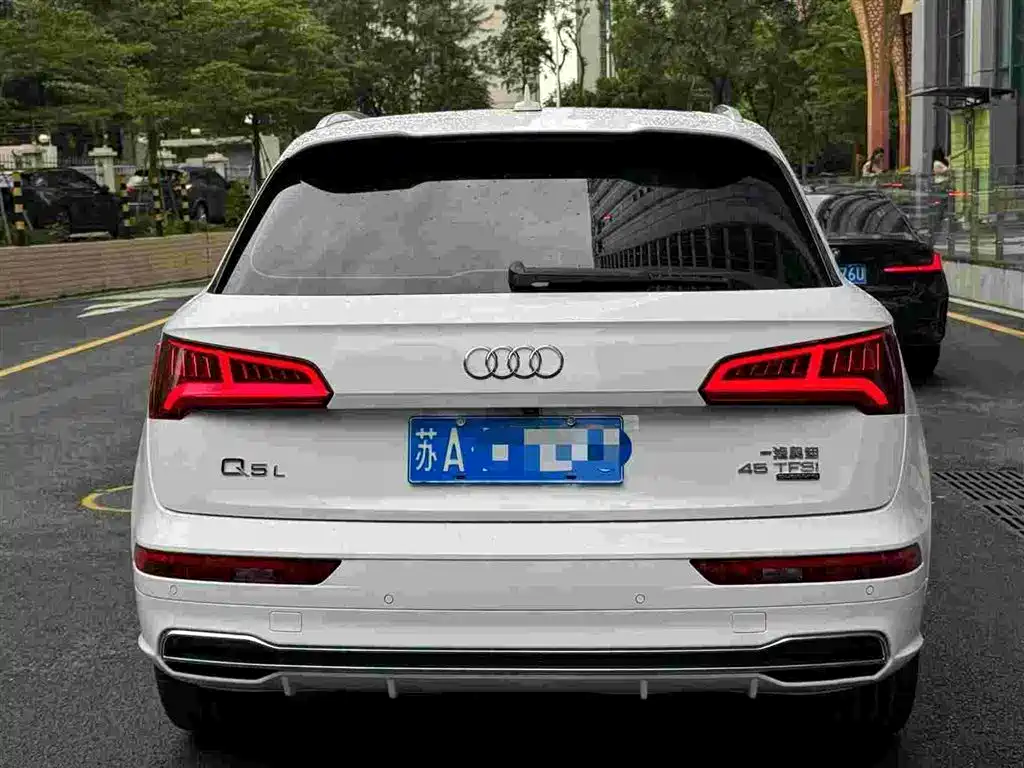Audi Q5L — фото 5