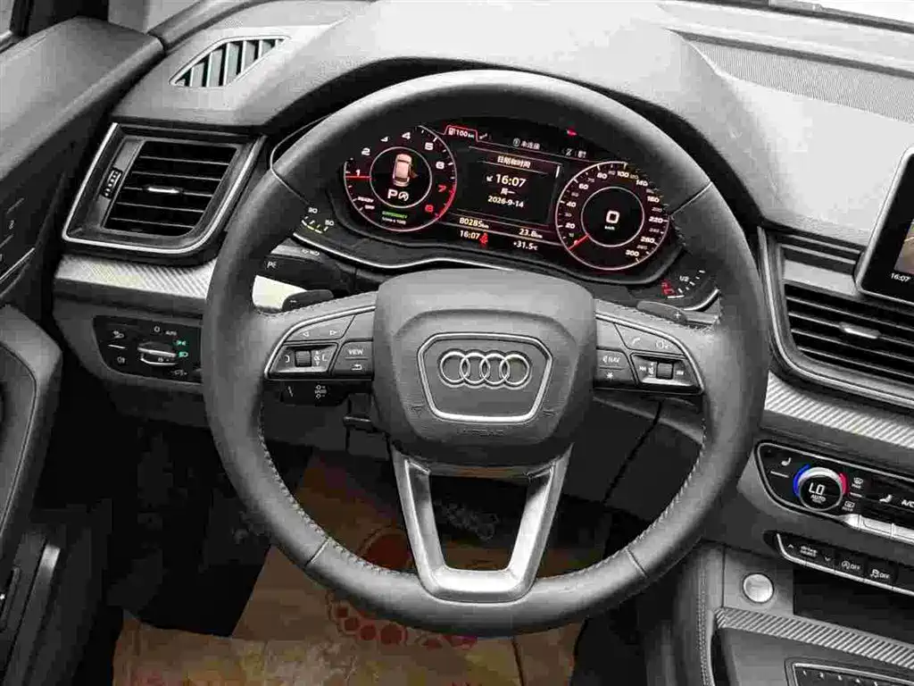 Audi Q5L — фото 6
