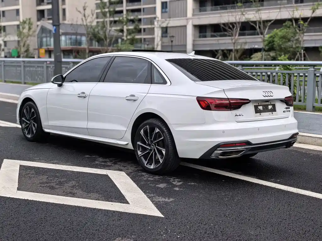 Audi A4L — фото 5