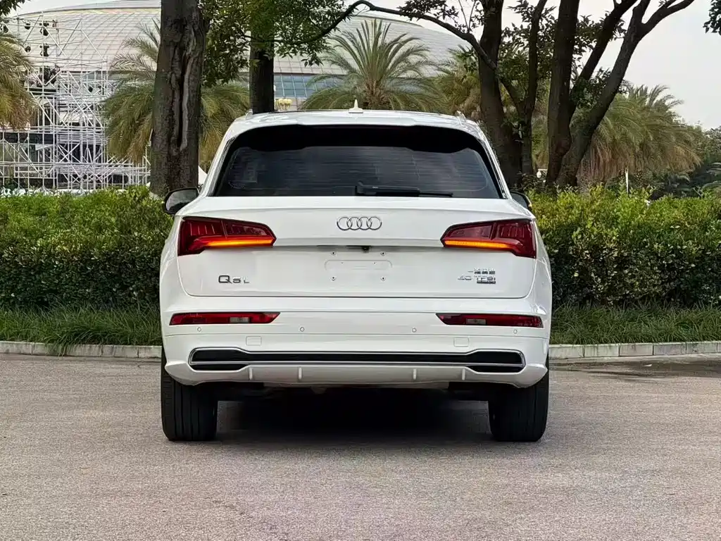 Audi Q5L — фото 4