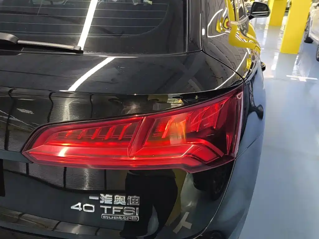 Audi Q5L — фото 8