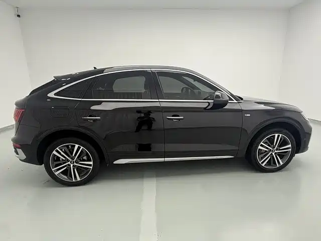 Audi Q5L Sportback — фото 9