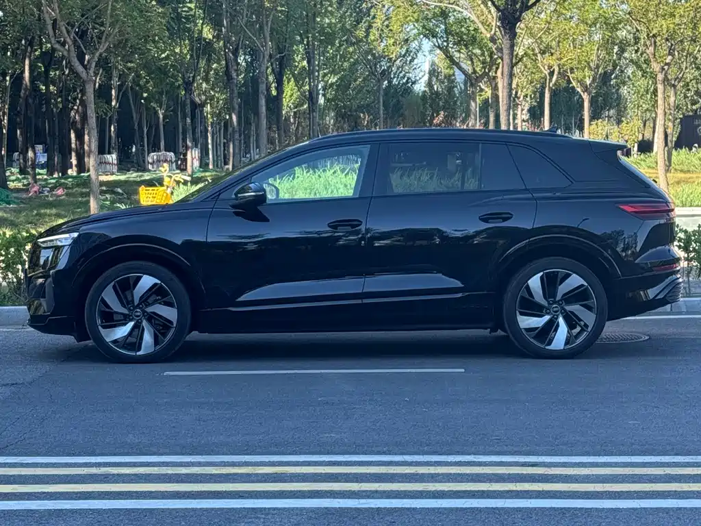 Audi Q5 e-tron — фото 3