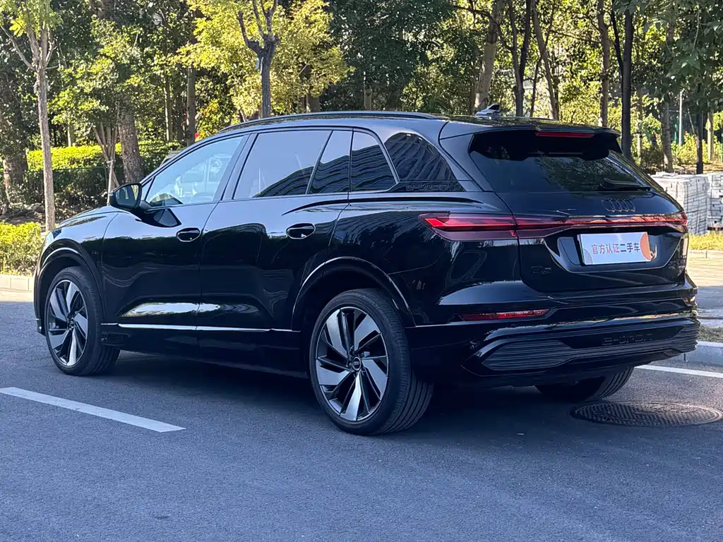 Audi Q5 e-tron — фото 4