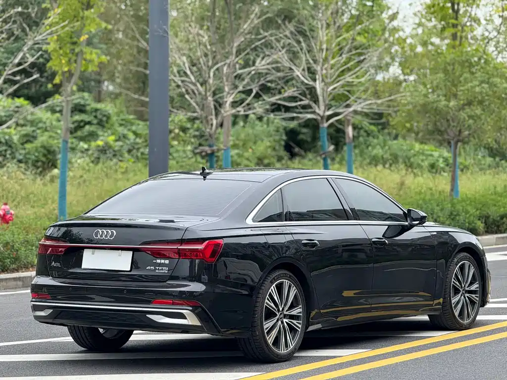 Audi A6L — фото 8