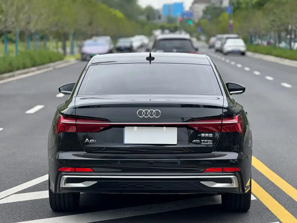 Audi A6L — фото 9
