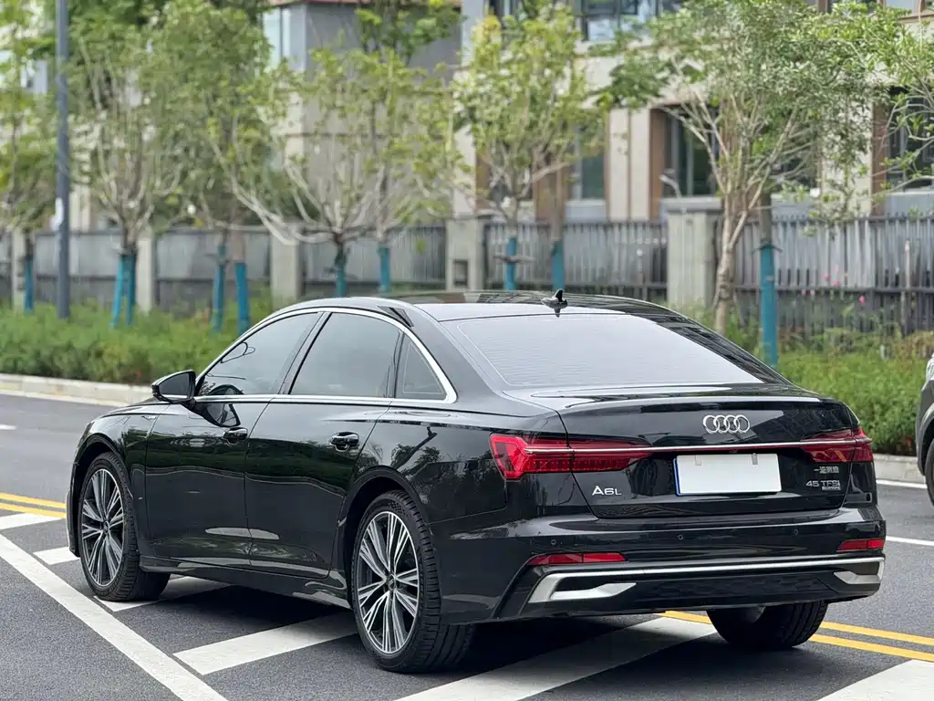 Audi A6L — фото 10