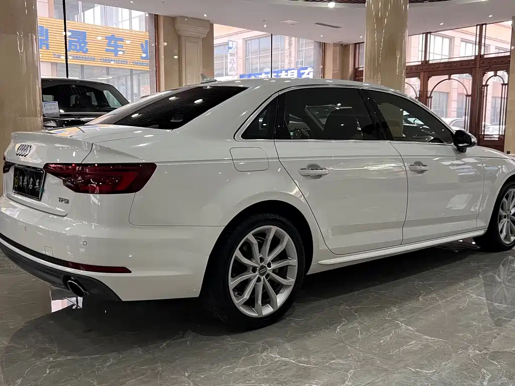 Audi A4L — фото 5