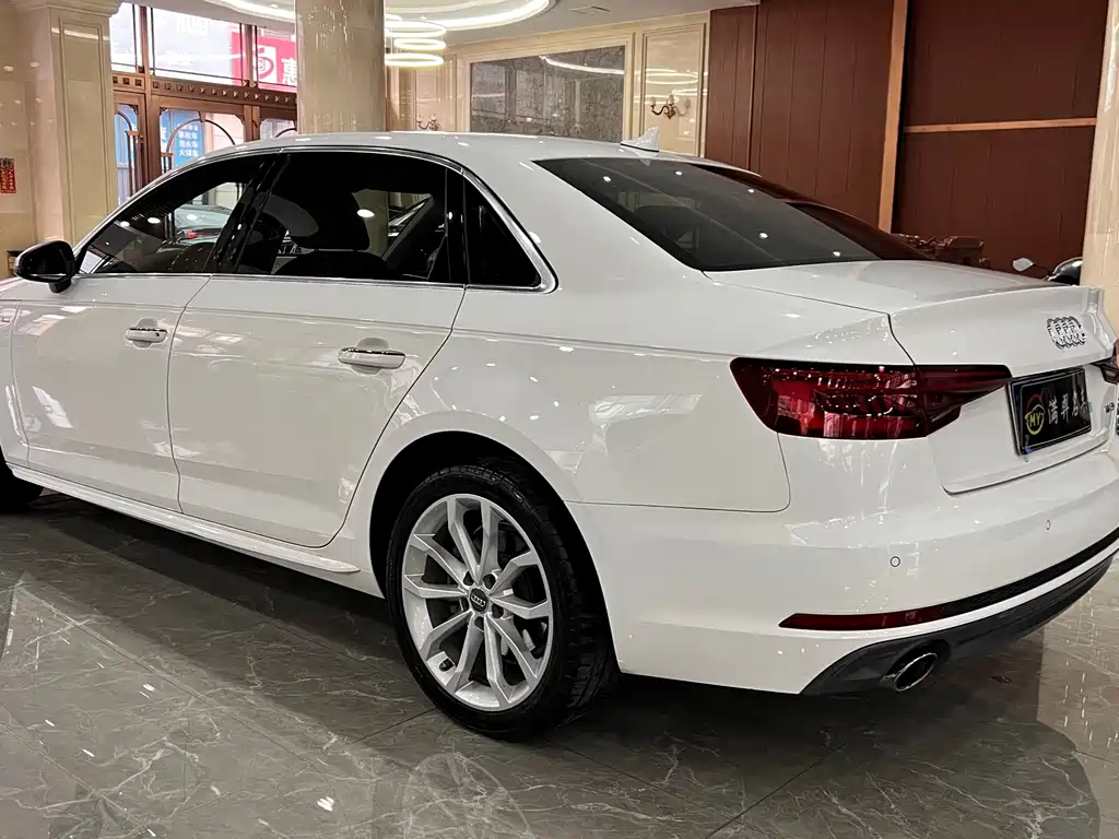 Audi A4L — фото 7