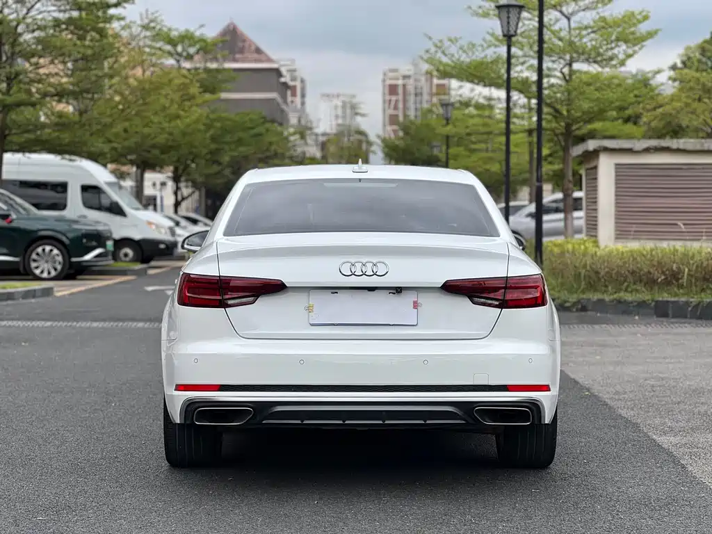 Audi A4L — фото 5