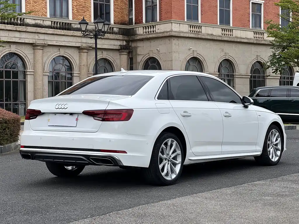 Audi A4L — фото 6