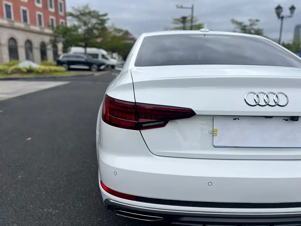 Audi A4L — фото 9