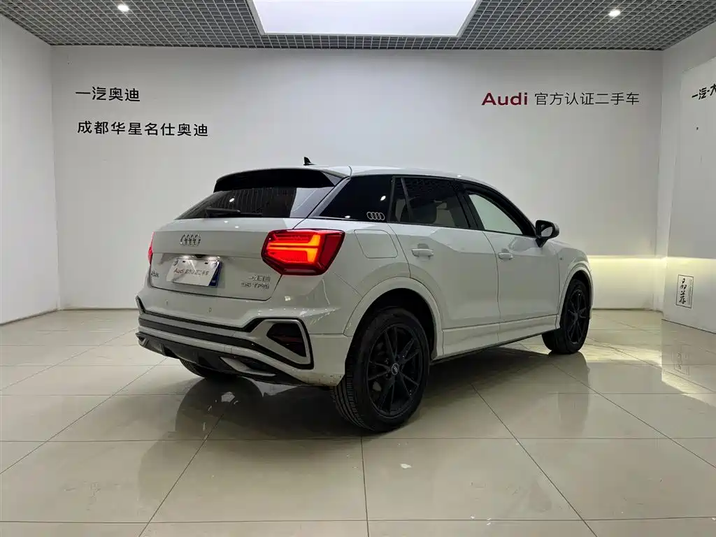 Audi Q2L — фото 4