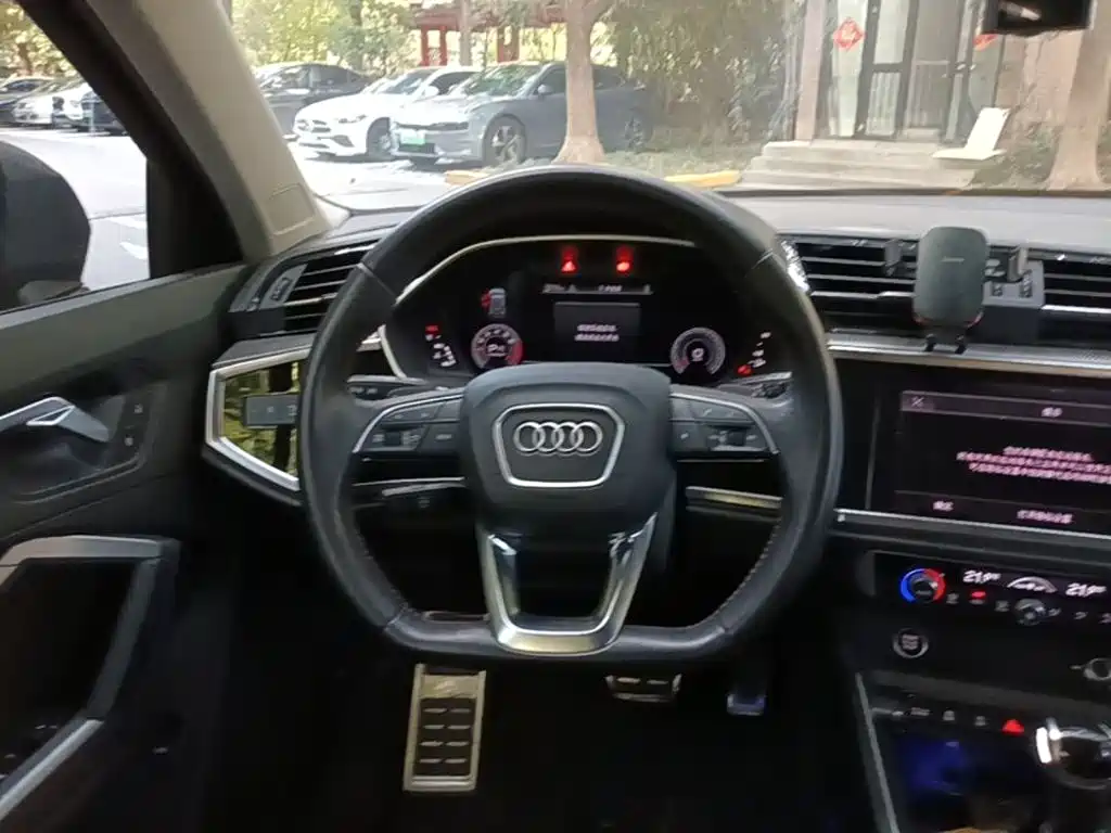 Audi Q3 — фото 11