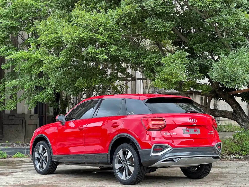 Audi Q2L — фото 13