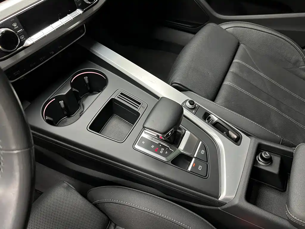 Audi A4L — фото 5
