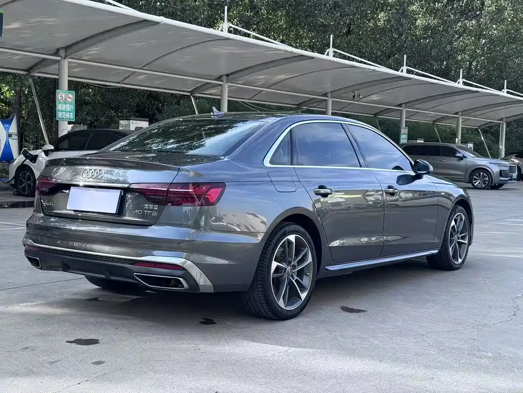 Audi A4L — фото 5