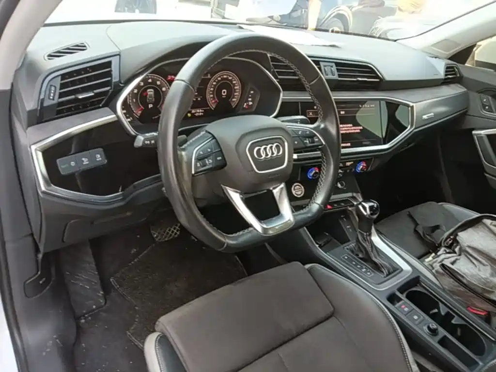 Audi Q3 — фото 10