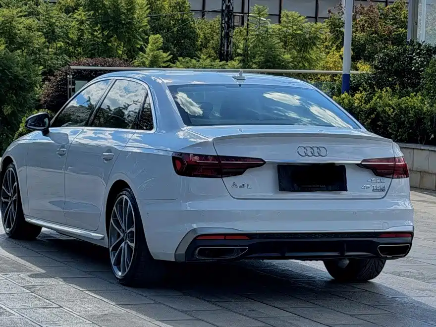 Audi A4L — фото 13