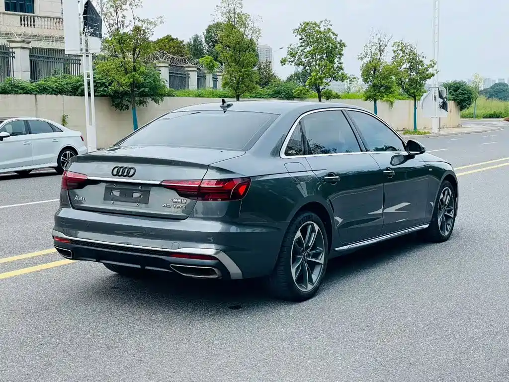 Audi A4L — фото 5