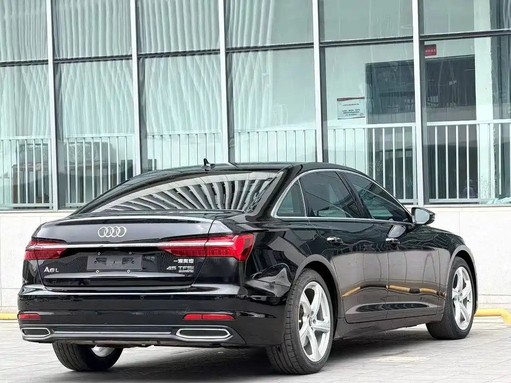 Audi A6L — фото 9
