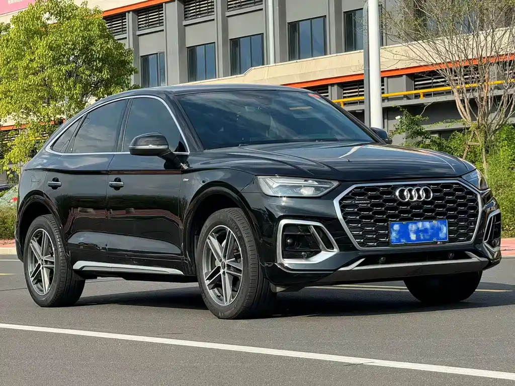 Audi Q5L Sportback — фото 3