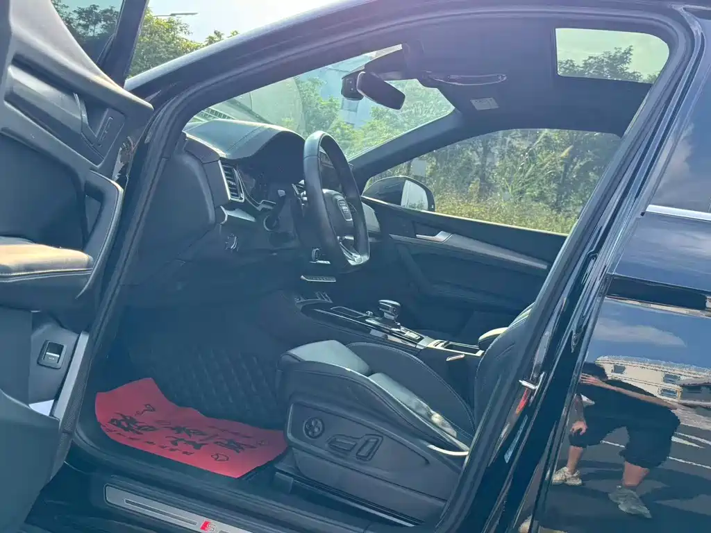 Audi Q5L Sportback — фото 4