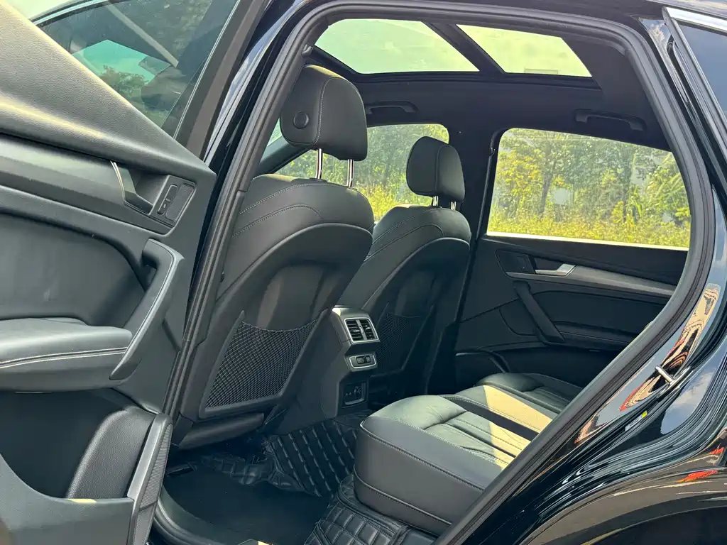 Audi Q5L Sportback — фото 5