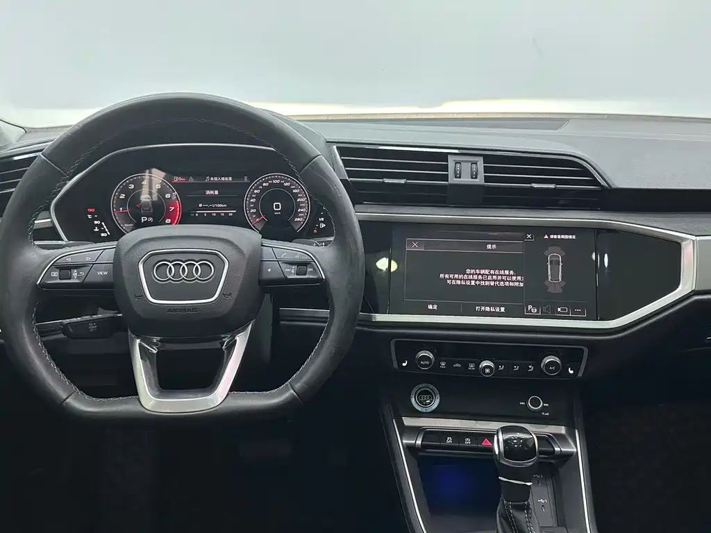 Audi Q3 — фото 10