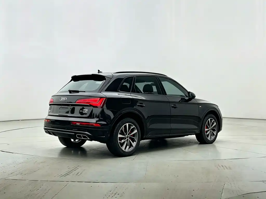 Audi Q5L — фото 9