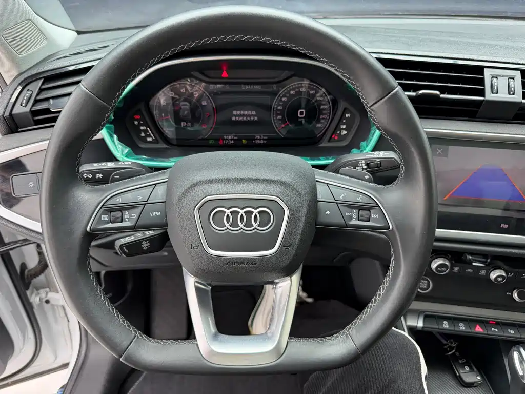 Audi Q3 — фото 10