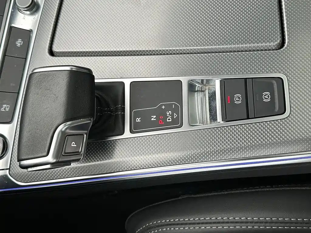 Audi A6L — фото 30