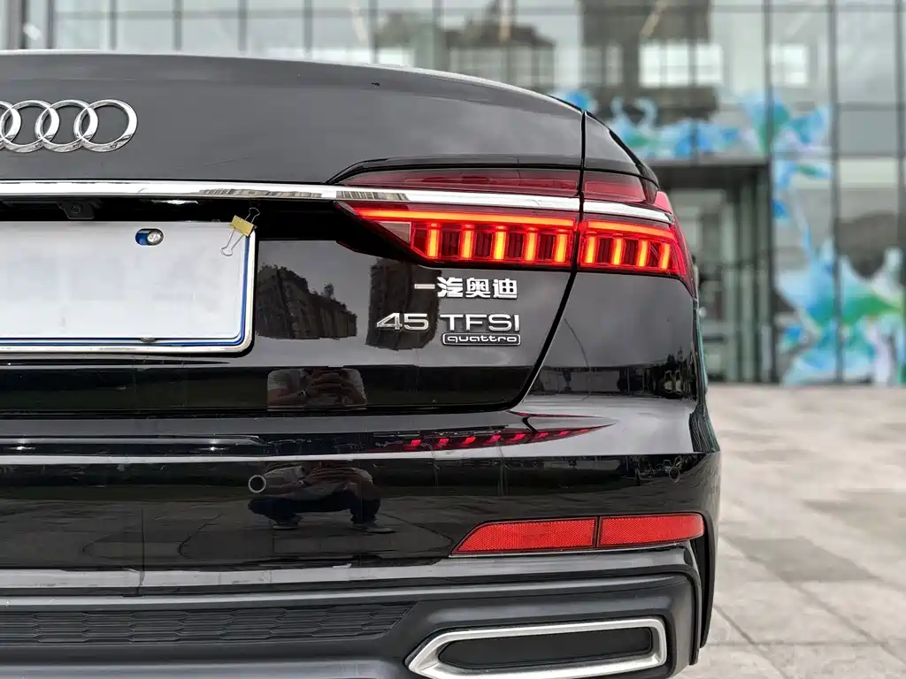 Audi A6L — фото 9