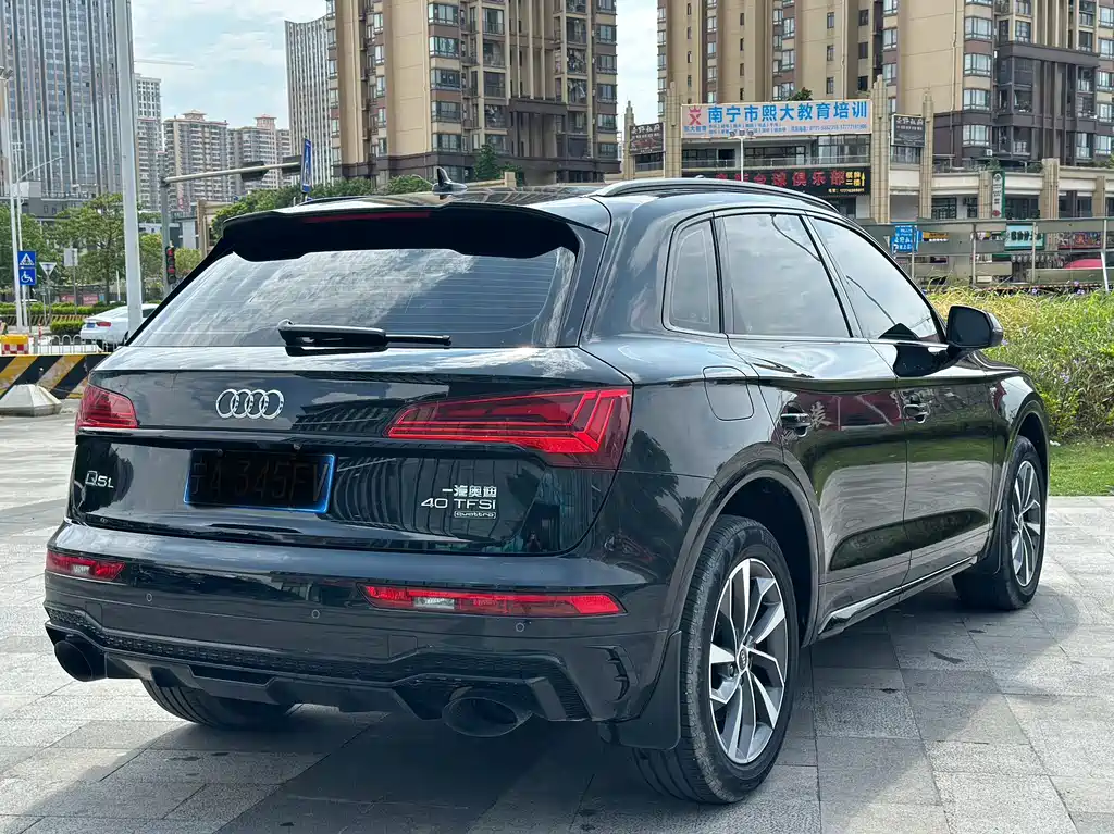 Audi Q5L — фото 3