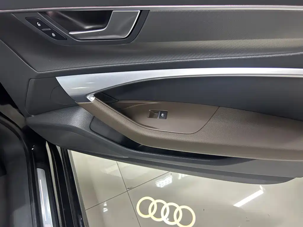Audi A7L — фото 14