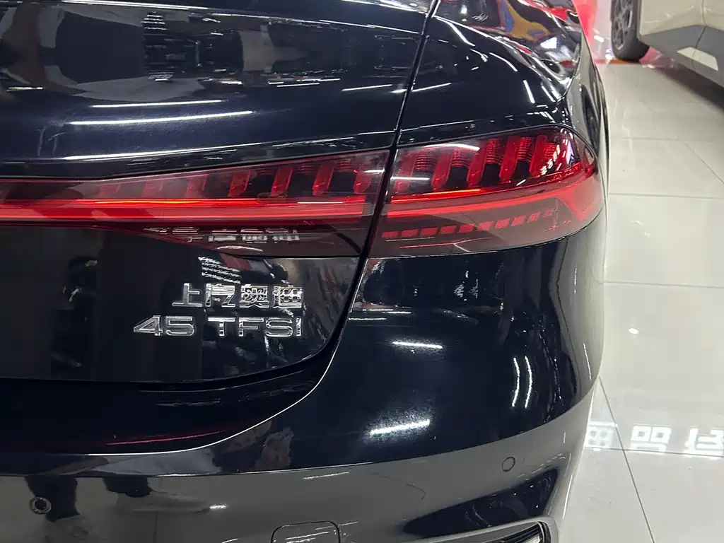 Audi A7L — фото 16