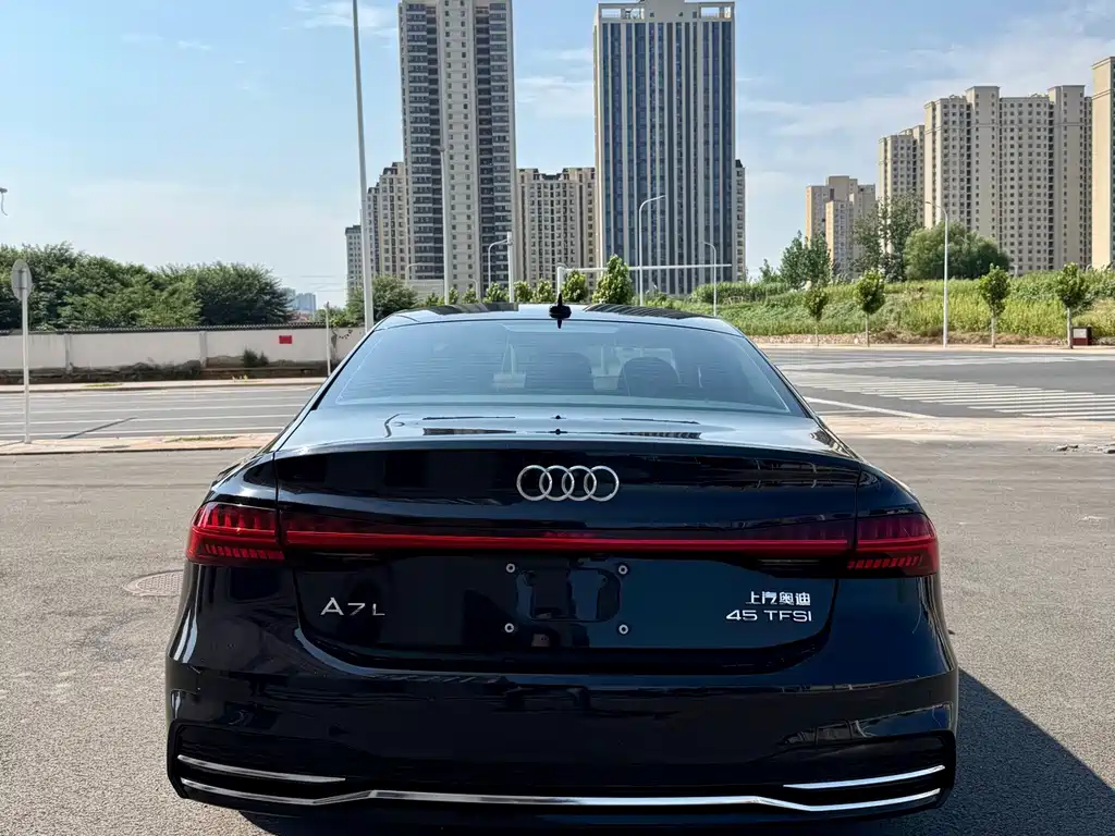 Audi A7L — фото 5