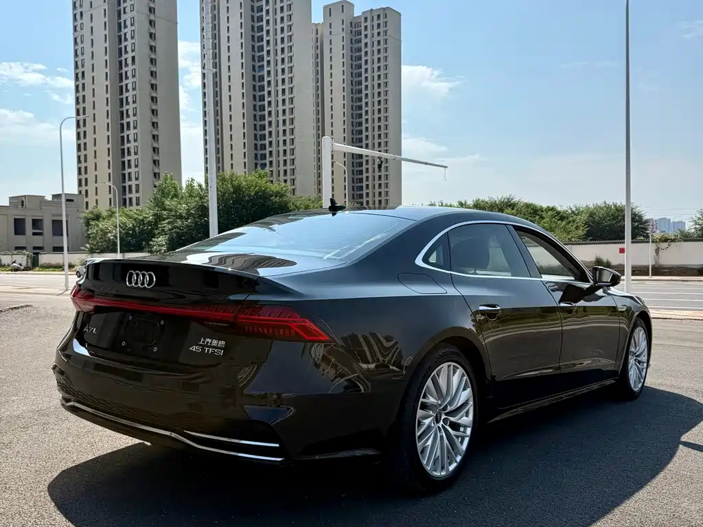 Audi A7L — фото 6